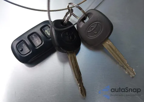 2005 Toyota Camry Le V6 из США, поврежденный, VIN 4T1BF30K25U101305